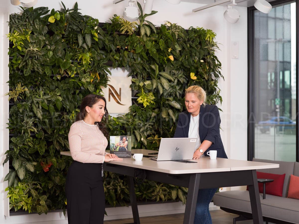 MOGROUP Empfangsmitarbeiterin am Frontdesk bei Nespresso
